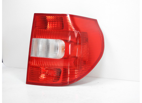Světlo pravé zadní včetně nosiče žárovek Škoda Yeti 5L 5L0945112, 5L0945096